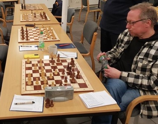 Ralf macht dicke Backen, was nicht nur am Wasser trinken liegt